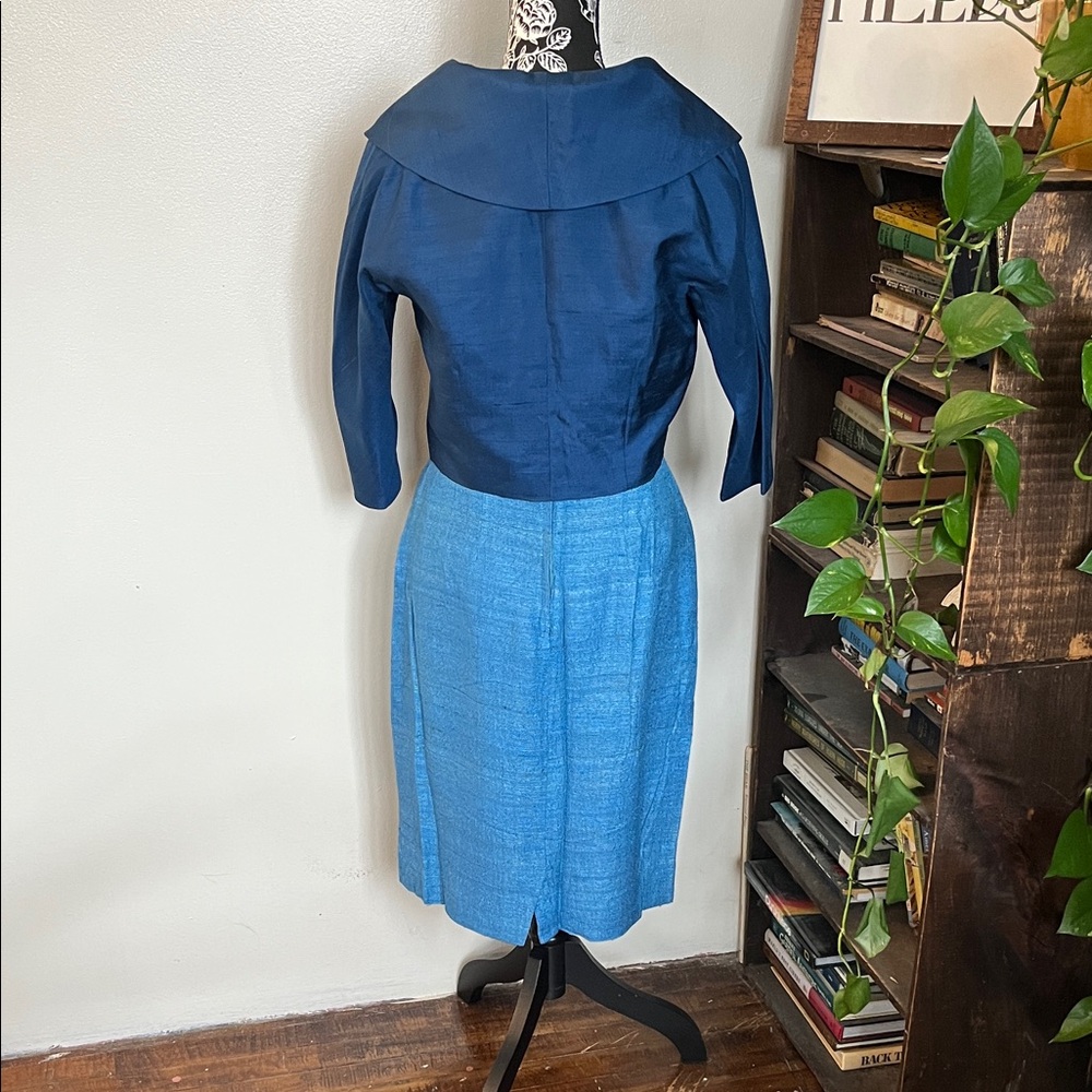 1960s Vintage Style Two-Tone Blue Dress - Picture 5 of 12
